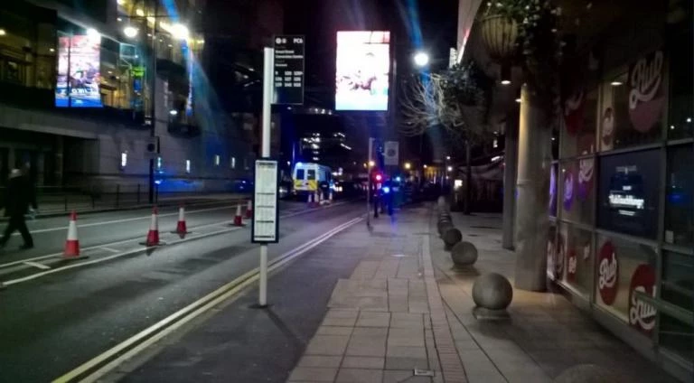 EKTAKTO: Ισχυρή έκρηξη στο Μπέρμινγχαμ! Εκκενώθηκε θέατρο